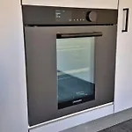 Modern 1 Bed With Secure Gated Parking Lägenhet *
