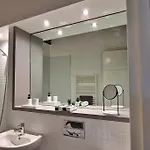 Modern 1 Bed With Secure Gated Parking *
