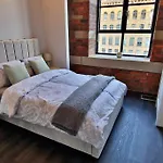 Modern 1 Bed With Secure Gated Parking Bradford (West Yorkshire)