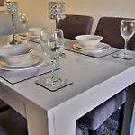 Modern 1 Bed With Secure Gated Parking Bradford (West Yorkshire)