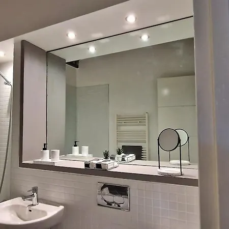 Modern 1 Bed With Secure Gated Parking *