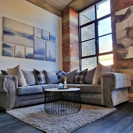 Modern 1 Bed With Secure Gated Parking アパート ブラッドフォード