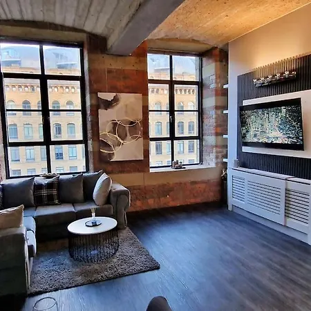 Modern 1 Bed With Secure Gated Parking Apartment