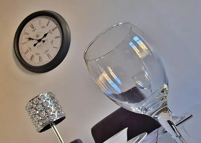 Modern 1 Bed With Secure Gated Parking アパート ブラッドフォード