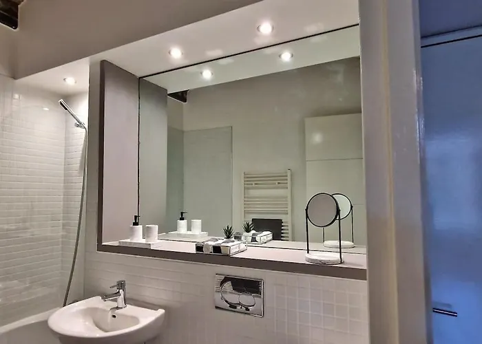 Modern 1 Bed With Secure Gated Parking *