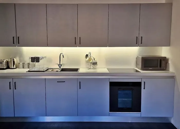 Modern 1 Bed With Secure Gated Parking * ブラッドフォード