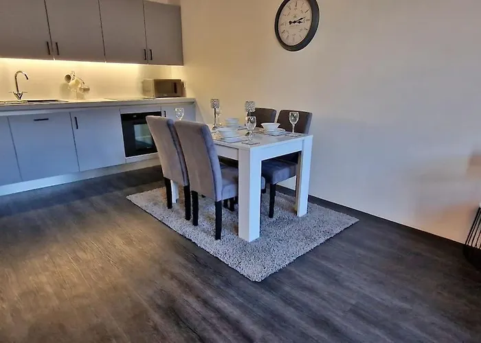 Modern 1 Bed With Secure Gated Parking Apartment