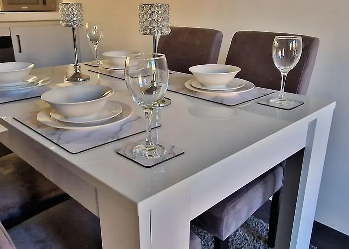 Modern 1 Bed With Secure Gated Parking Bradford (West Yorkshire)