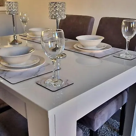 Modern 1 Bed With Secure Gated Parking Bradford (West Yorkshire)